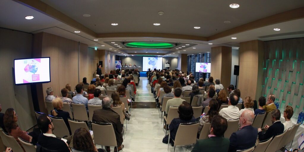 Encuentro-Sanitas-con-familiares-de-enfermos-de-alzhC3A9imer-1024×682