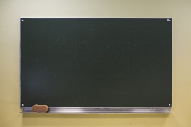 blackboard-2618793_1920